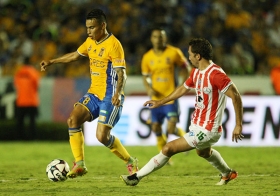 Necaxa no pierde el paso y gana a Tigres