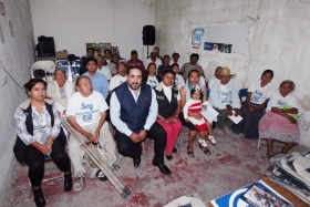 Líder estatal del PAN visita a militantes de San Gabriel Chilac