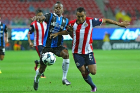 Chivas mal y de malas, empata a cero con Querétaro