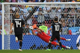 Argentina no puede y empata con Islandia