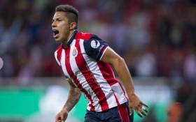 Carlos Salcedo es comparado con Chiellini