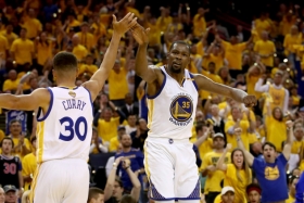 Warriors aplasta a Cleveland, pone 2-0 la final