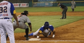 Pericos gana el primero sobre Olmecas