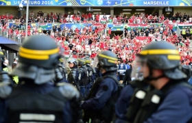 Ahora ultras húngaros causan disturbios