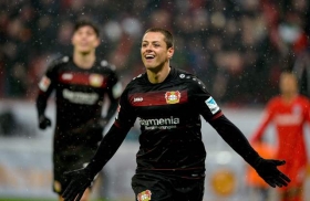 Bayer y &quot;Chicharito&quot; enfrentarán a los &quot;Colchoneros&quot;