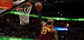 LeBron James hace historia