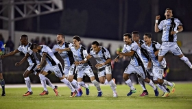 Los Gallos cantaron y volaron a la final de Copa MX