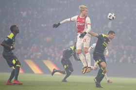 &quot;Chucky&quot; Lozano y PSV pierden el clásico