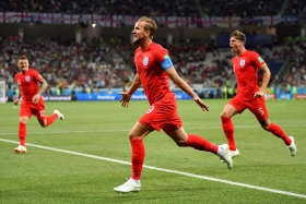 Inglaterra gana sobre el 90