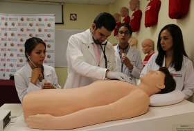 Presentan equipos médicos