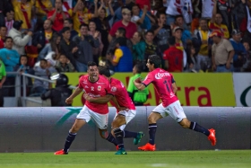 Morelia le gana a Necaxa en duelo directo del descenso