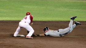 Pericos se lleva el primero en casa de los Rojos