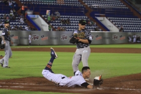 Tigres y Pericos se reparten doble cartel