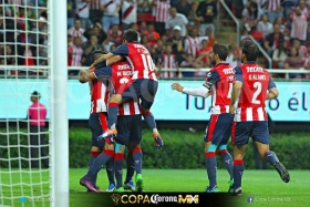 Chivas avanza a semis de Copa MX
