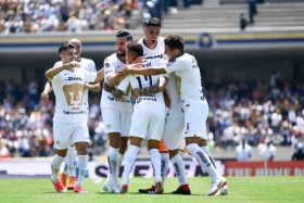 Pumas golea a Necaxa