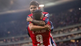 Chivas inicia con triunfo sobre Pumas