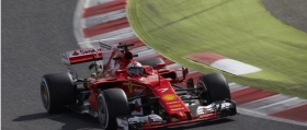Raikkonen domina pruebas con llantas de lluvia