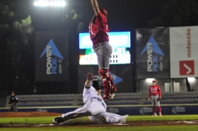 Pericos derrota a Diablos en el tercer juego