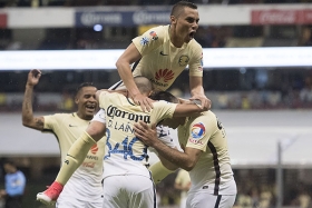 América gana y está entre los primeros
