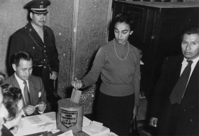 Se promulga la reforma que otorg&oacute; el voto a las mujeres.