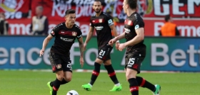 Sin “Chicharito” Leverkusen rescata empate