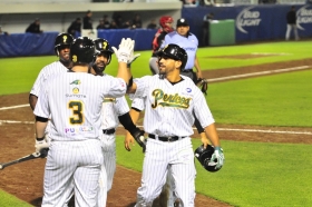Pericos se lleva el primero ante Toros