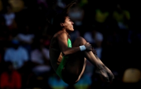 Paola Espinosa avanza a final de plataforma