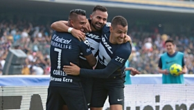 Pumas viene de atrás y gana