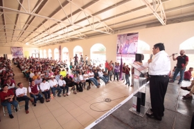 Realiza eventos de campaña por la Mixteca 