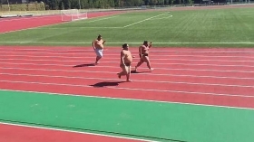 Luchadores de sumo retan a la gravedad