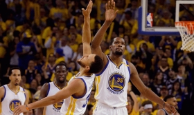Warriors gana a Spurs el primero de la final Oeste