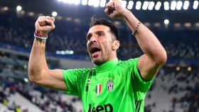 Buffon busca superar a Maldini como el ganador más veterano