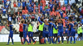 Cruz Azul mantiene el paso del CL14