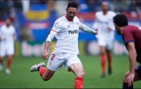 Layún debuta con Sevilla y son goleados