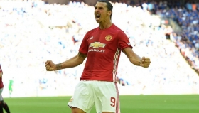 Zlatan y Mourinho dan el primer título a Manchester United