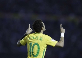 Brasil golea a Uruguay, sigue líder en Conmebol