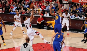 Warriors arrolla a Trail Blazers