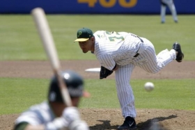 Pericos abre serie en Saltillo