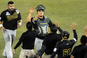 Pericos y Toros tienen empatada la serie rumbo al tercer partido