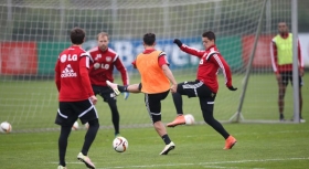 “Chicharito” regresó de su lesión