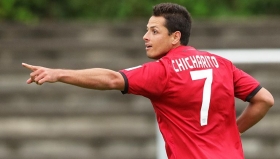 Chelsea busca delantero, es opción “Chicharito”