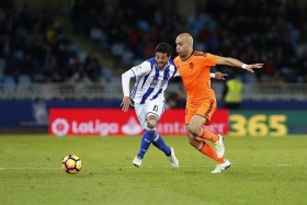 Vela pone dos asistencias y falla penal