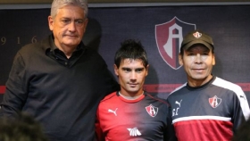 Presentan a Matías Alustiza en Atlas