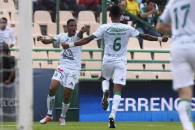 León desplumó a los Gallos