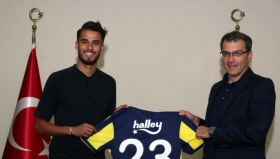 Reyes también es presentado; con el Fenerbahce