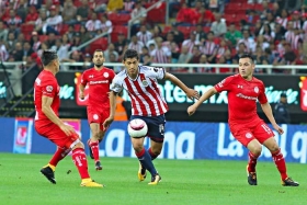 El Campeón Chivas empata