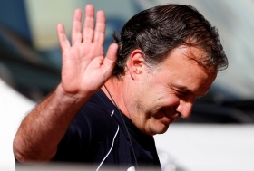 Bielsa renuncia como DT de Lazio