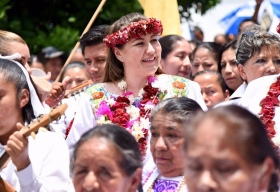 Fue cobijada por cientos de pobladores 