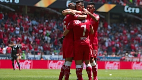 Toluca empata y conserva el liderato