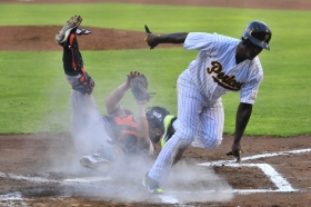 Pericos visita a los Tigres de Cancún